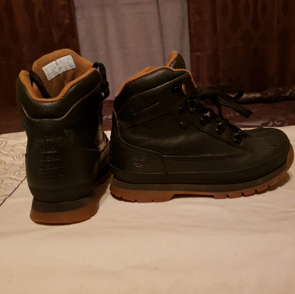 Boy's size 1 black Timberland boot